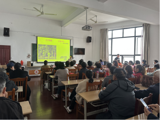 【科室动态】旌德县人民医院康复科“突袭”老年大学，这场“防跌倒”行动太实用啦！